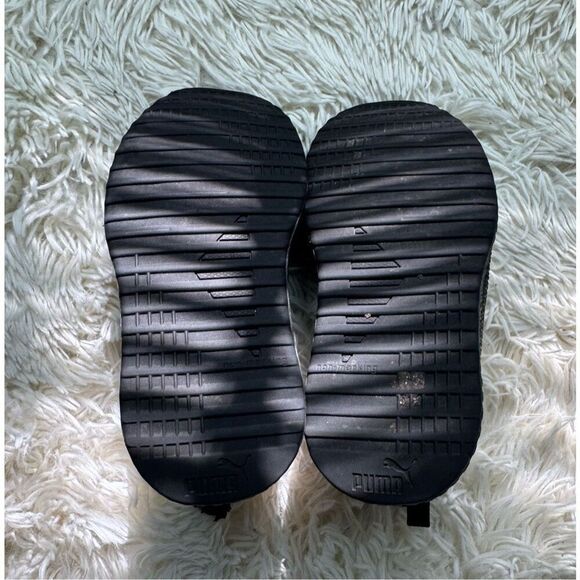 Black Boys Puma Sneakers Non Tie Size 11 - Picture 8 of 9